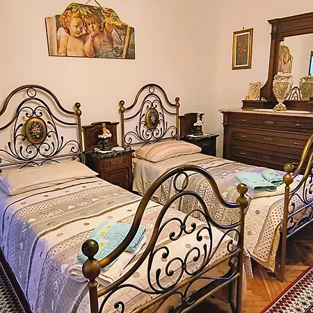 La Casa Dei Poeti Semesterbostad Cervasca